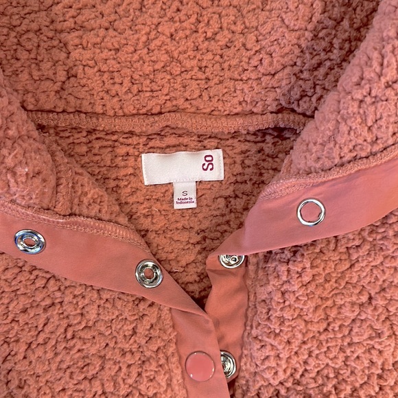 Small Sherpa Pullover - Picture 2 of 2